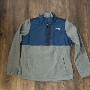 Women’s North Face Quarter Zip Pullover- size Large